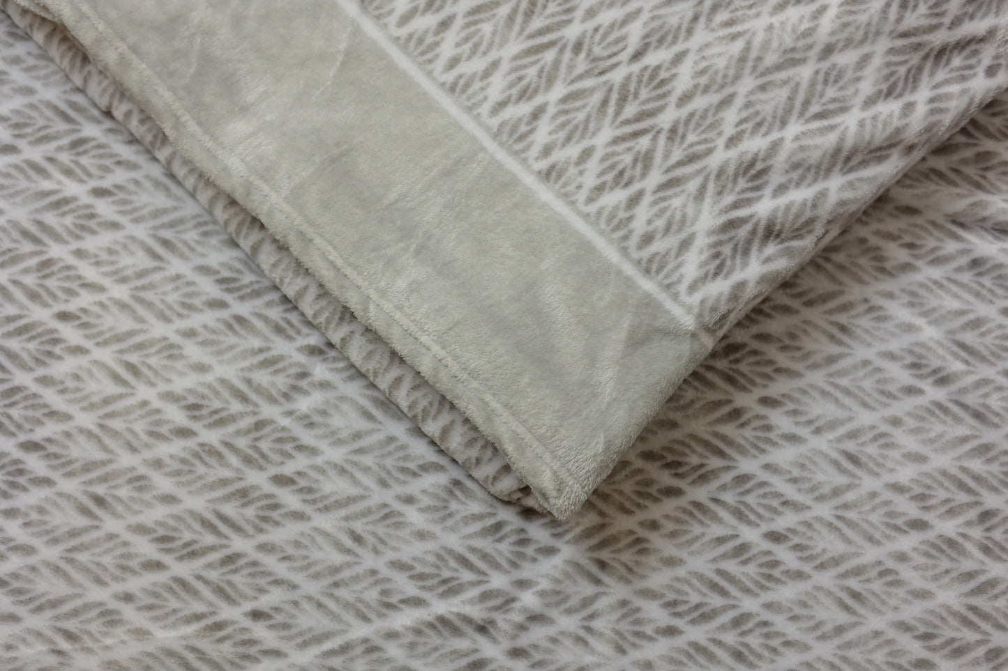 Fleece Blanket (Single Ply)-Tolyer 1070